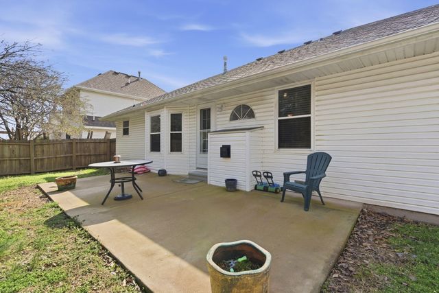 3045 W Darby Street, Springfield, MO 65810