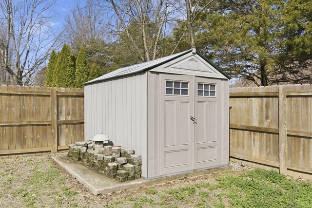 3045 W Darby Street, Springfield, MO 65810