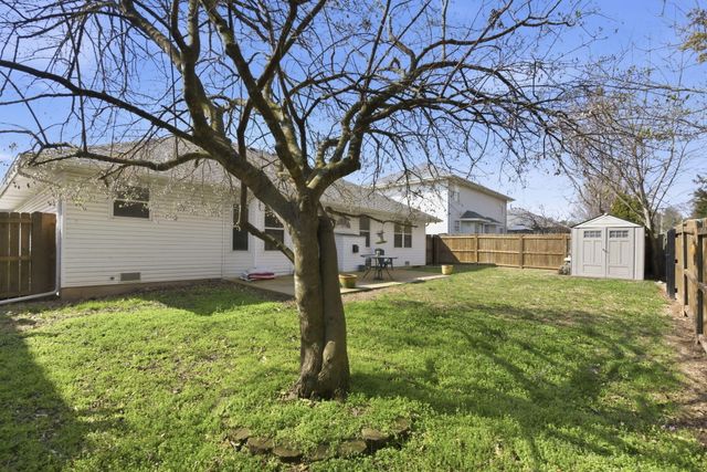 3045 W Darby Street, Springfield, MO 65810