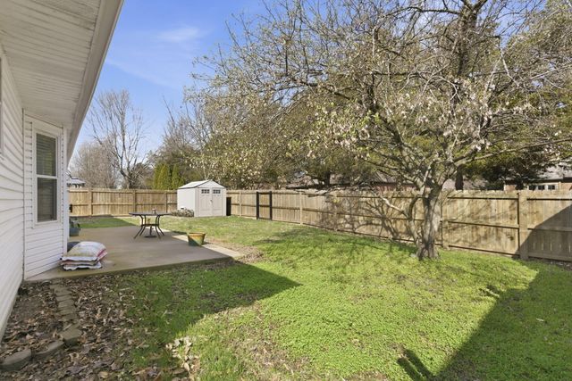 3045 W Darby Street, Springfield, MO 65810