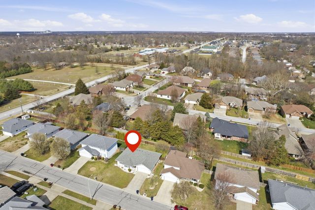 3045 W Darby Street, Springfield, MO 65810