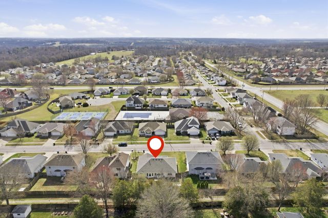 3045 W Darby Street, Springfield, MO 65810