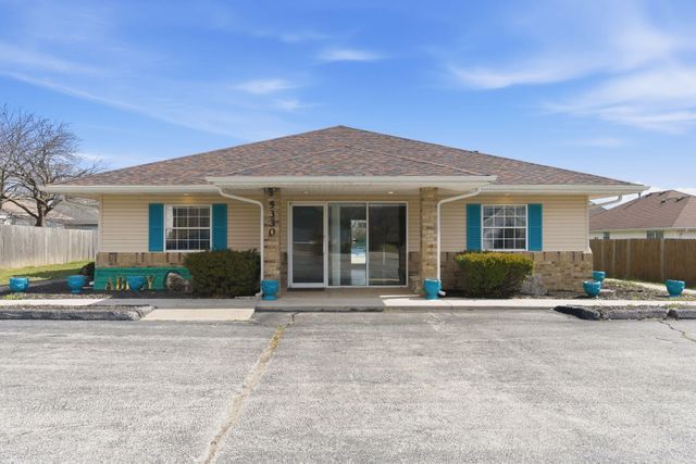 3045 W Darby Street, Springfield, MO 65810