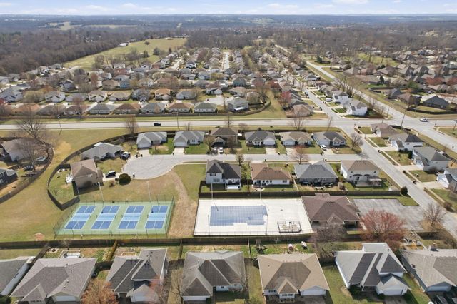 3045 W Darby Street, Springfield, MO 65810