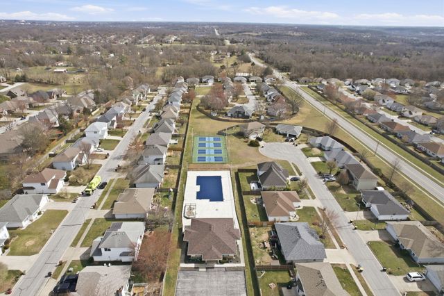 3045 W Darby Street, Springfield, MO 65810