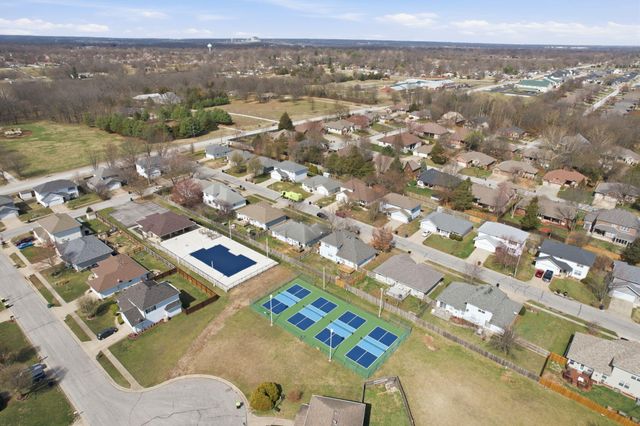 3045 W Darby Street, Springfield, MO 65810