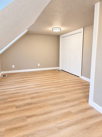 17 Royal St, Agawam, MA 01001