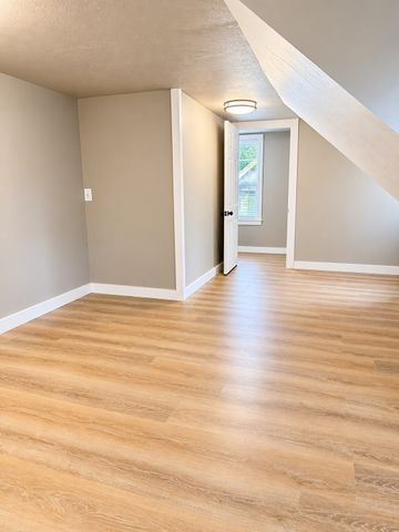 17 Royal St, Agawam, MA 01001
