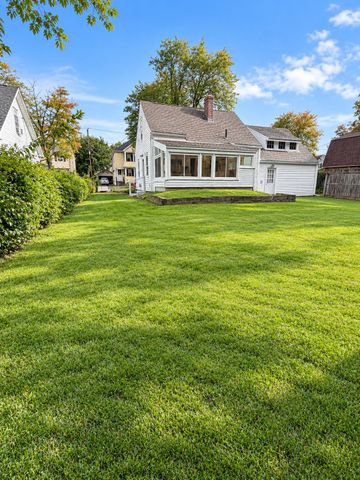 17 Royal St, Agawam, MA 01001