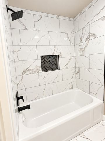 17 Royal St, Agawam, MA 01001