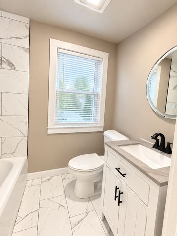 17 Royal St, Agawam, MA 01001