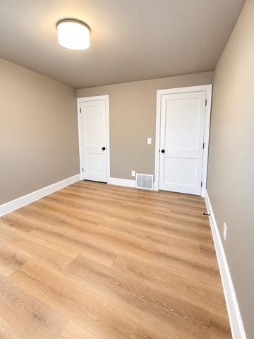 17 Royal St, Agawam, MA 01001