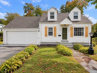 17 Royal St, Agawam, MA 01001