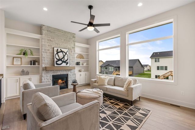 335 NW Red Oak Drive, Waukee, IA 50263