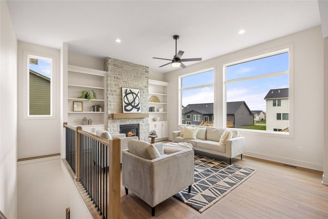 335 NW Red Oak Drive, Waukee, IA 50263