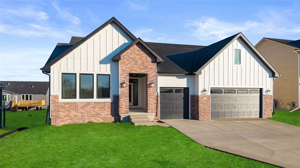 335 NW Red Oak Drive, Waukee, IA 50263