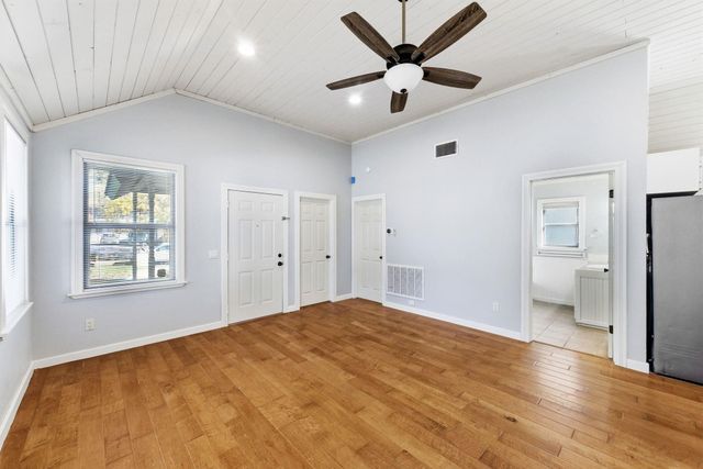 1811 Waterston Ave A, Austin, TX 78703