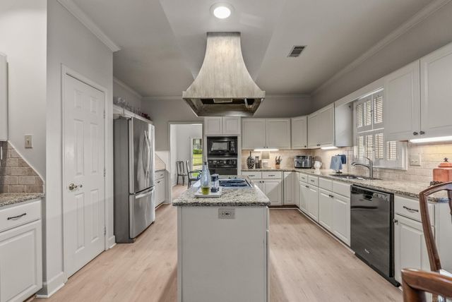 12500 Gleneagles Drive, Little Rock, AR 72211