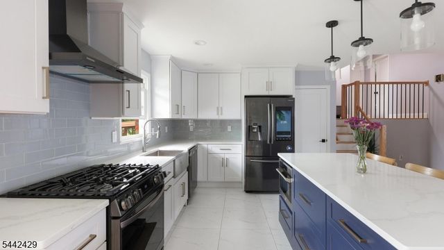 2101 Orchard Ter, Linden City, NJ 07036