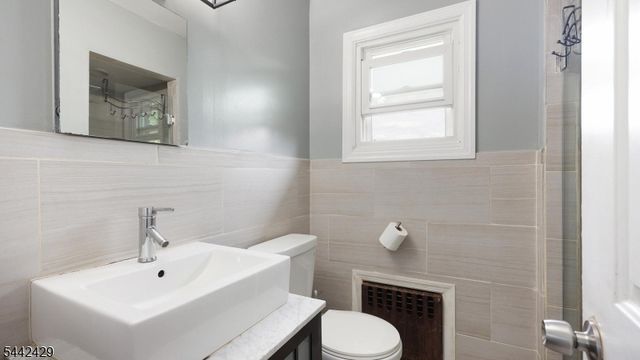 2101 Orchard Ter, Linden City, NJ 07036