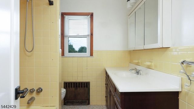 2101 Orchard Ter, Linden City, NJ 07036