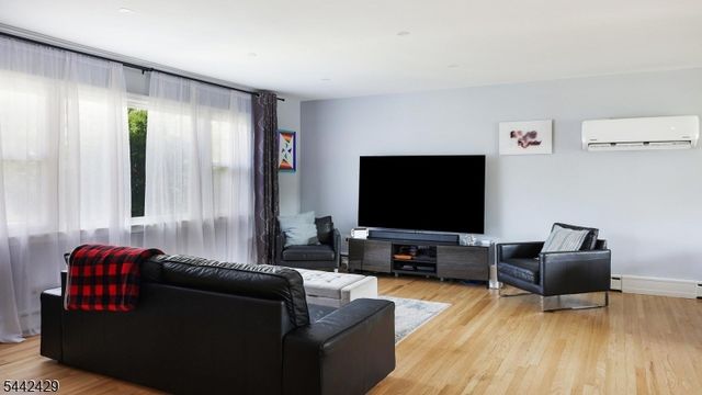 2101 Orchard Ter, Linden City, NJ 07036