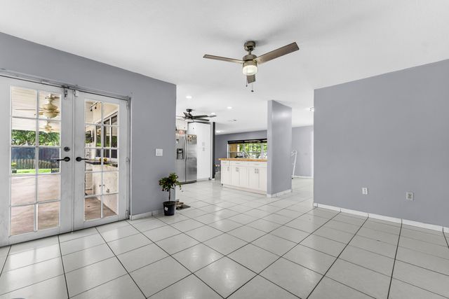 8880 NW 7TH Street, Pembroke Pines, FL 33024