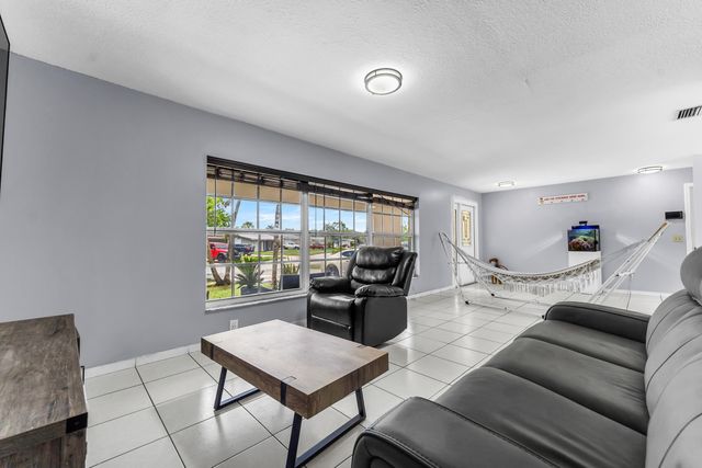 8880 NW 7TH Street, Pembroke Pines, FL 33024