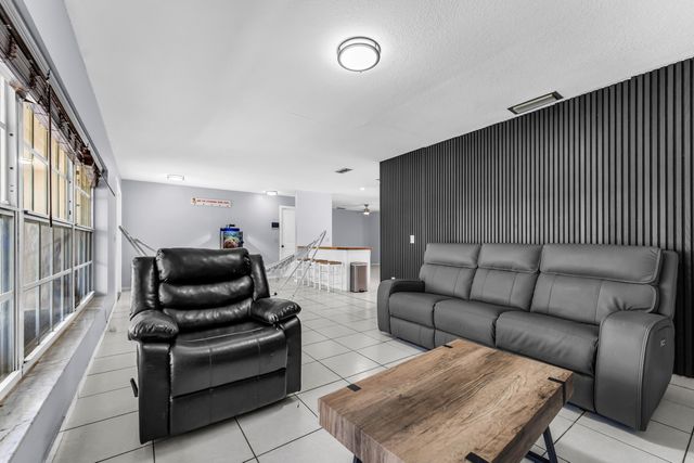 8880 NW 7TH Street, Pembroke Pines, FL 33024