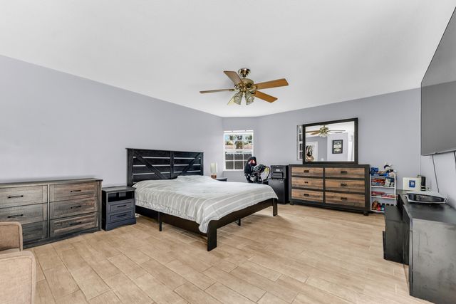 8880 NW 7TH Street, Pembroke Pines, FL 33024