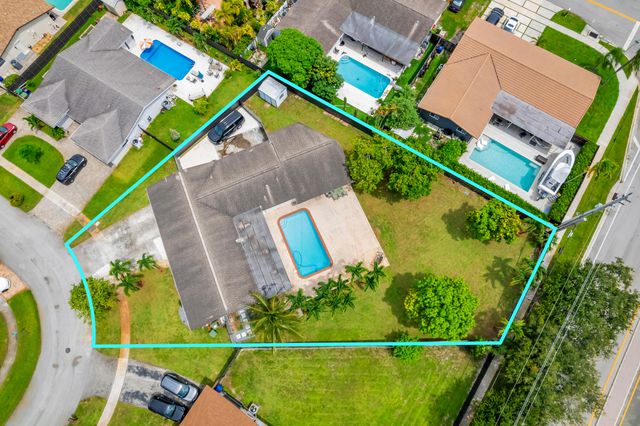 8880 NW 7TH Street, Pembroke Pines, FL 33024