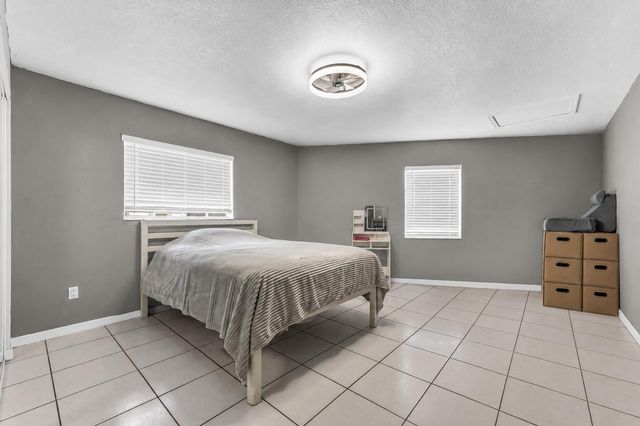 8880 NW 7TH Street, Pembroke Pines, FL 33024