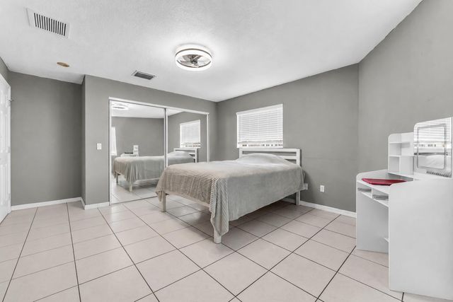 8880 NW 7TH Street, Pembroke Pines, FL 33024