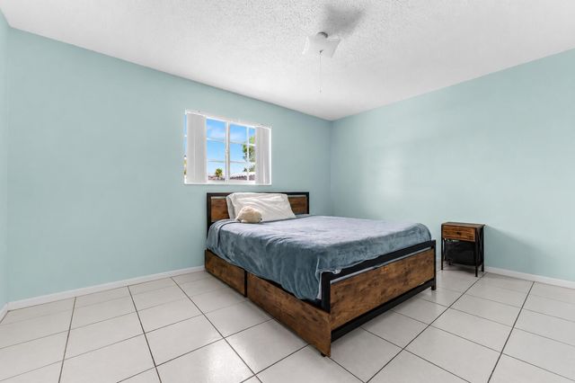 8880 NW 7TH Street, Pembroke Pines, FL 33024