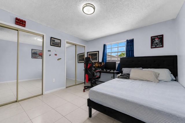 8880 NW 7TH Street, Pembroke Pines, FL 33024