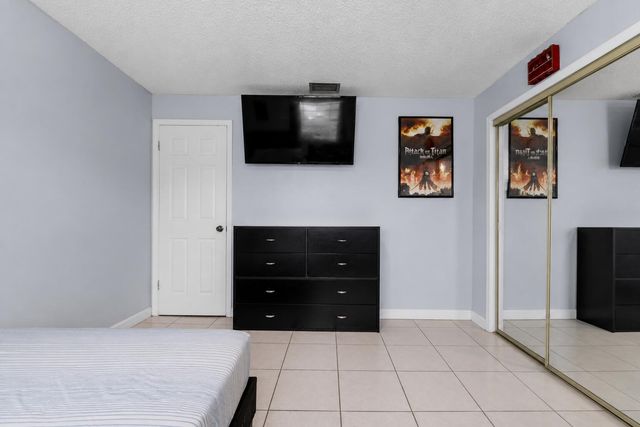 8880 NW 7TH Street, Pembroke Pines, FL 33024