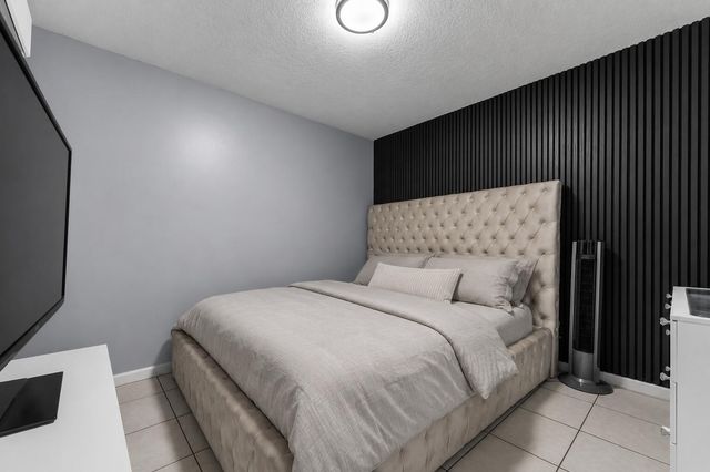 8880 NW 7TH Street, Pembroke Pines, FL 33024