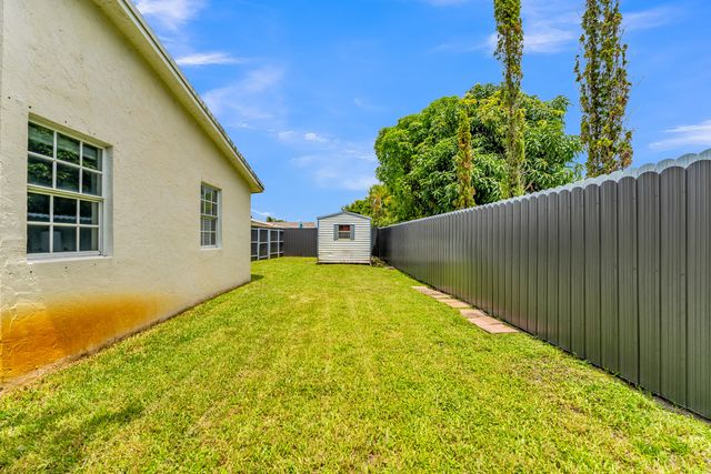 8880 NW 7TH Street, Pembroke Pines, FL 33024