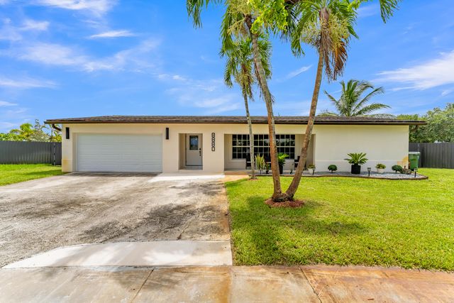 8880 NW 7TH Street, Pembroke Pines, FL 33024