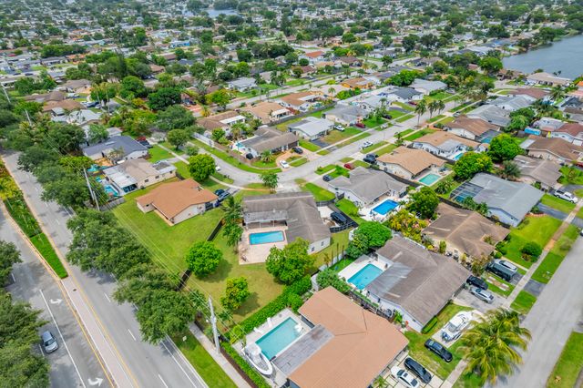 8880 NW 7TH Street, Pembroke Pines, FL 33024