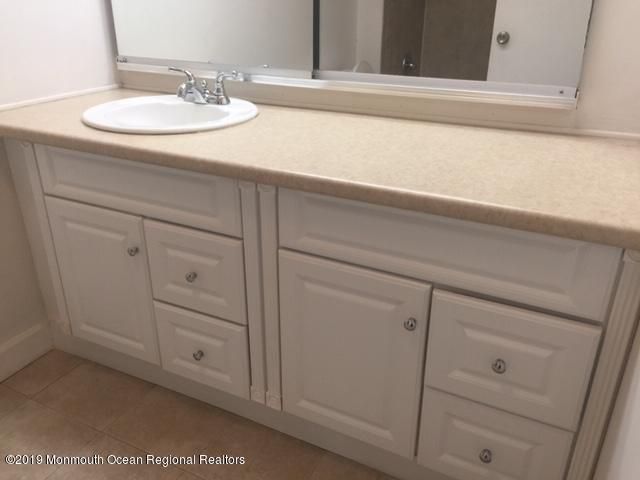 171 Amberly Drive H, Manalapan, NJ 07726