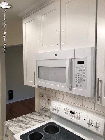171 Amberly Drive H, Manalapan, NJ 07726
