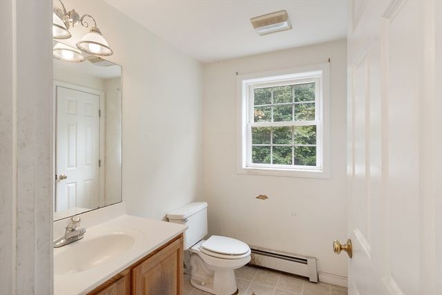 46 Woodlawn Ave, Winchendon, MA 01475