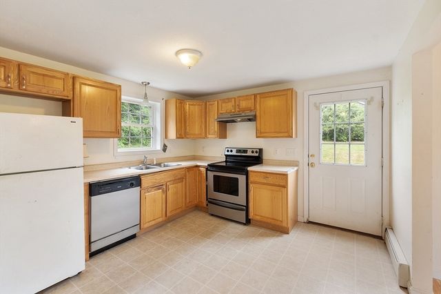 46 Woodlawn Ave, Winchendon, MA 01475