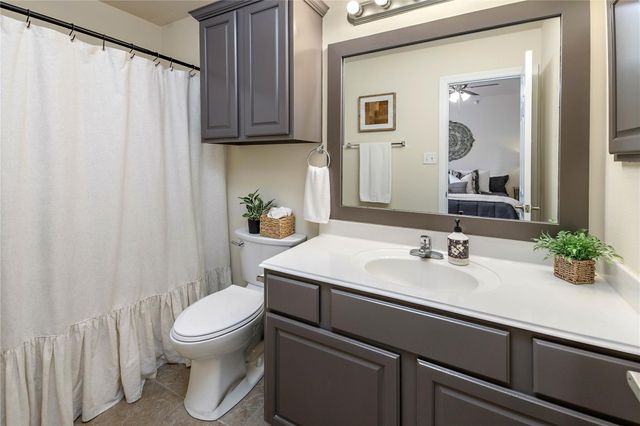 305 Holleman DR E 102, College Station, TX 77840