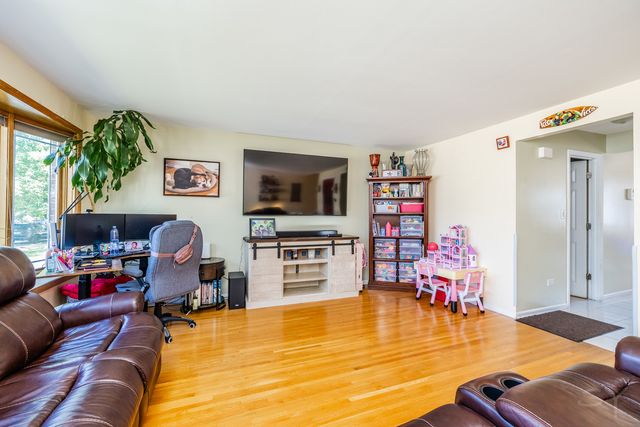 3631 N PACIFIC Avenue, Chicago, IL 60634