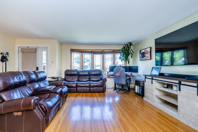 3631 N PACIFIC Avenue, Chicago, IL 60634