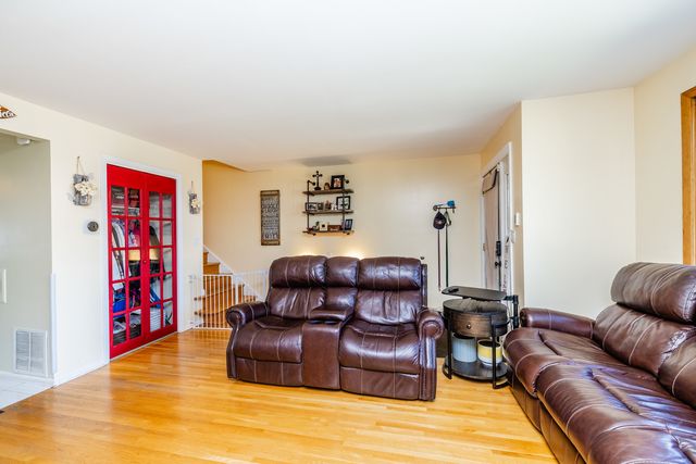 3631 N PACIFIC Avenue, Chicago, IL 60634