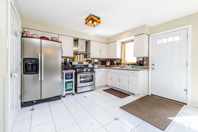 3631 N PACIFIC Avenue, Chicago, IL 60634