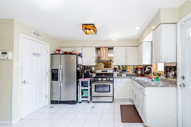 3631 N PACIFIC Avenue, Chicago, IL 60634